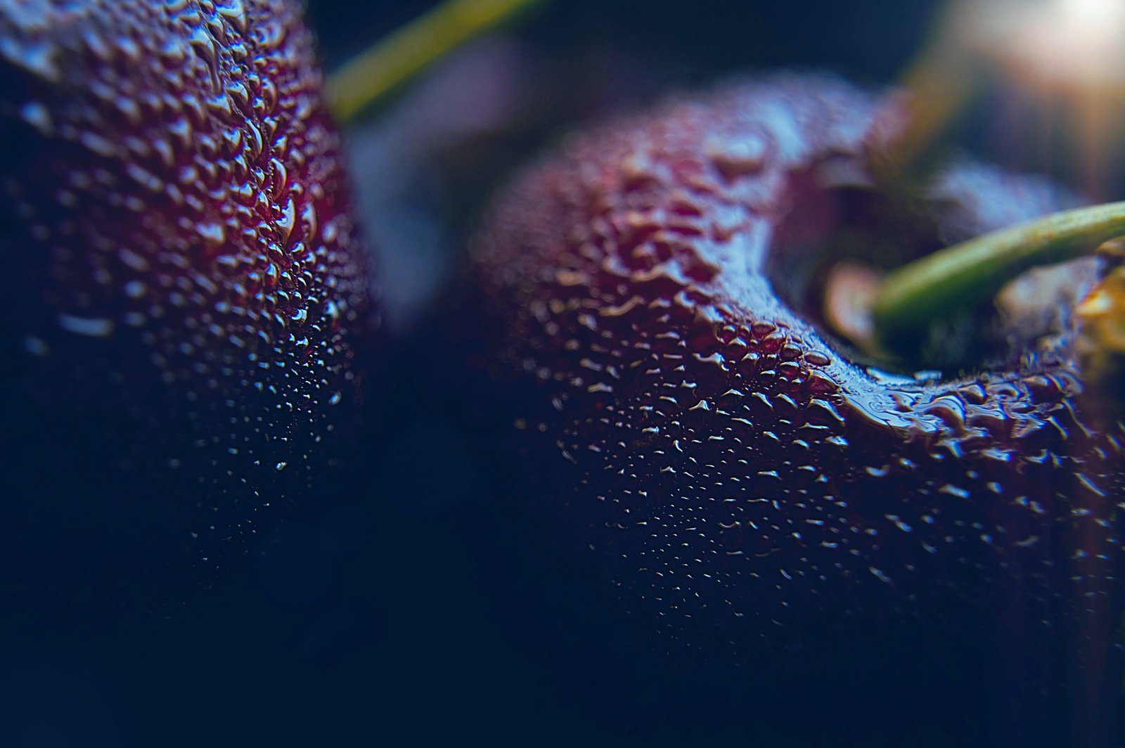 Perfume - frasco con gotas y luz roja